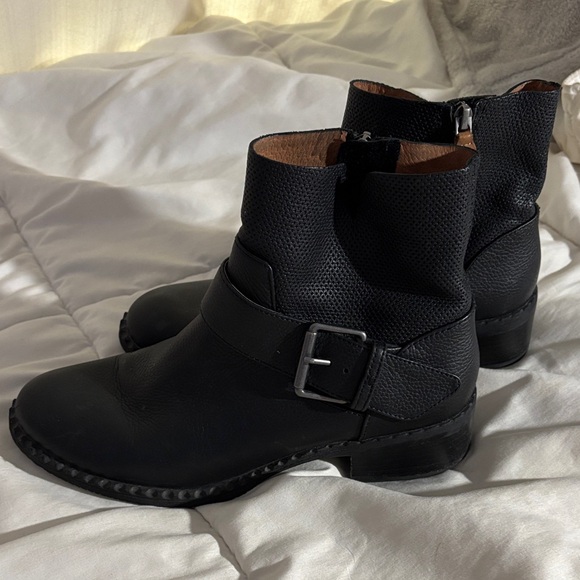 Gentle Souls by Kenneth Cole Women’s Black Benton Slit Moto Bootie - Picture 4 of 7